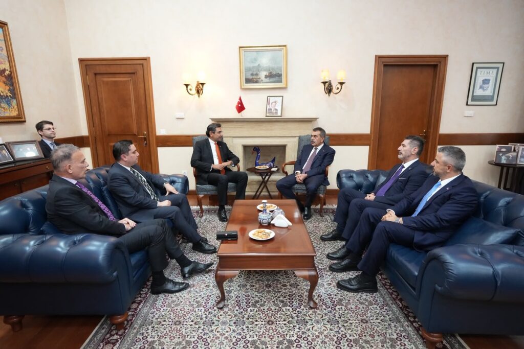 milli-egitim-bakani-tekin-tifliste-buyukelcilik-ve-parlamentoda-temaslarda-bulundu-LRsQD2O1